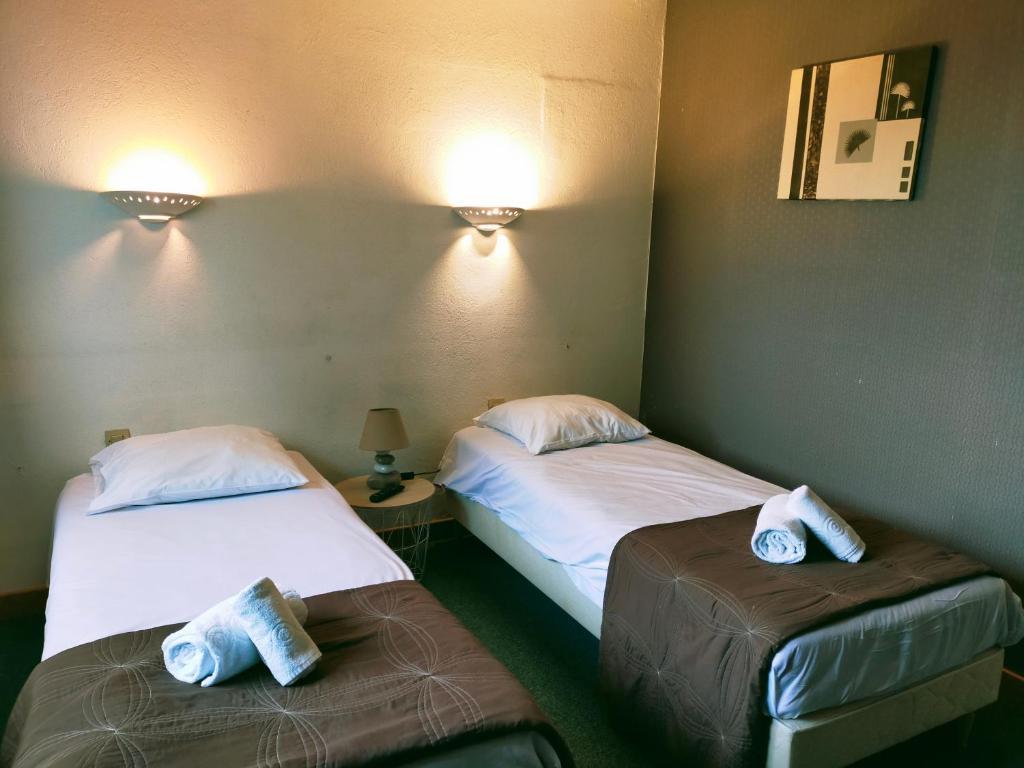Hôtel Restaurant l’Éolienne Room Type - Twin Room