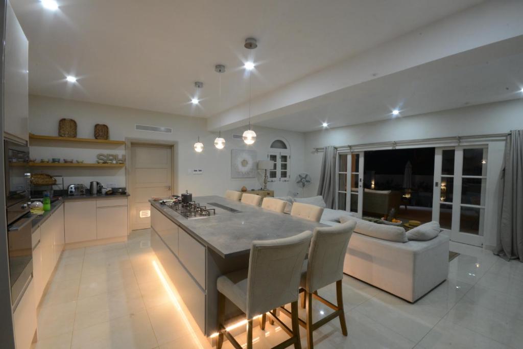 Luxury 4 bed villa in Mullins St Peter - Sugar Palm House photo 1