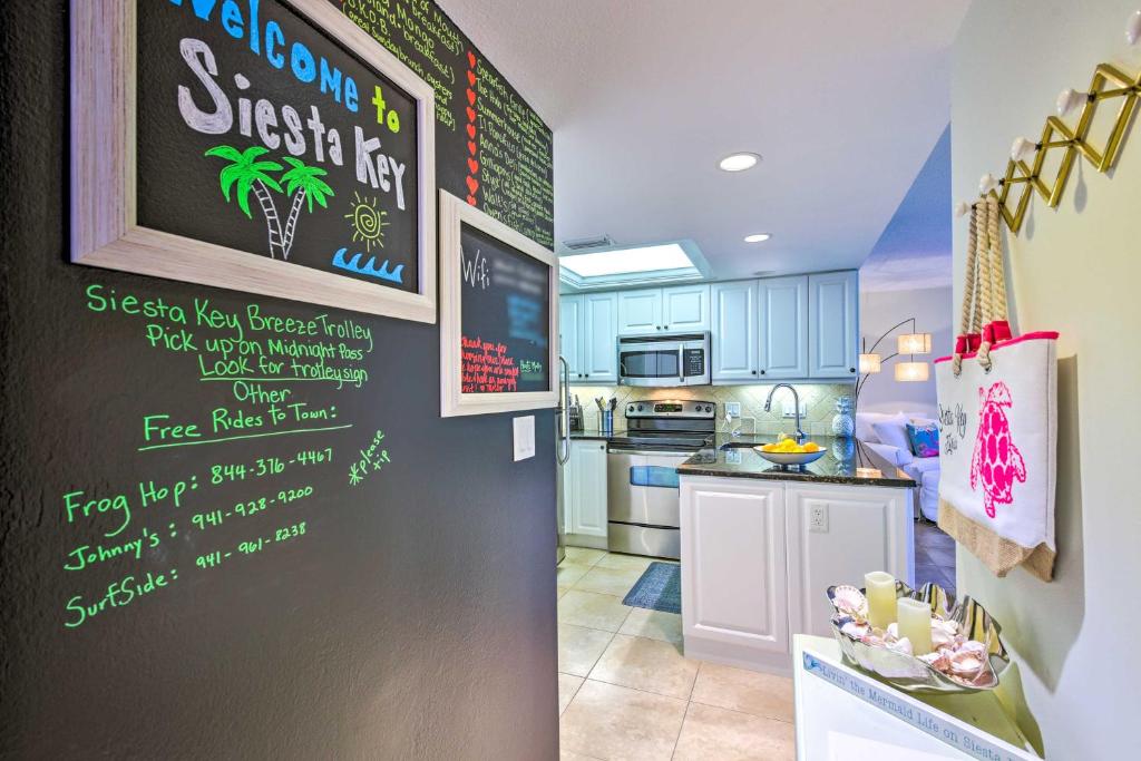 Comfortable Siesta Key Condo with Pool Access! photo 3
