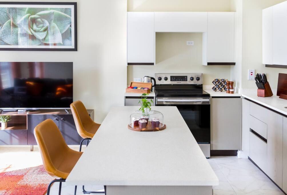 Classy & Conveniently Located 1 Bed Room Suite photo 2