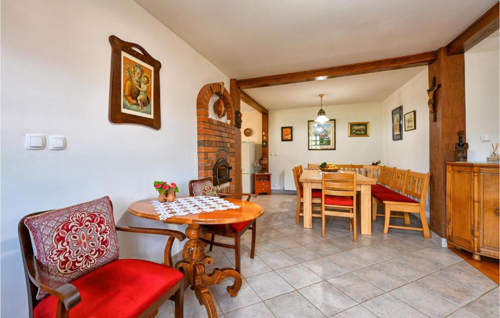 Amazing Home In Donja Pacetina With 3 Bedrooms, Wifi And Heated Swimming Pool photo 4