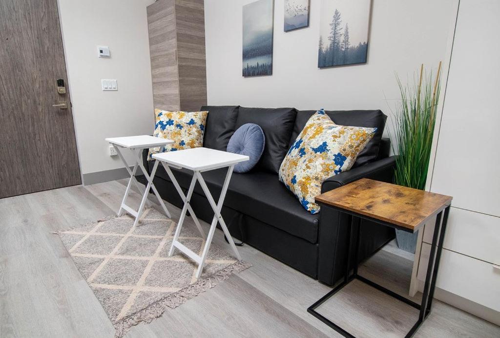 Top Floor on Okanagan Lake with AC & Heated Pool photo 3