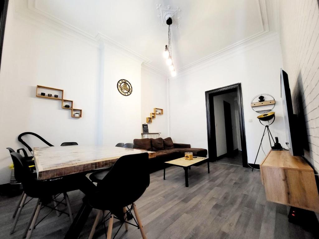 Private industrial room in center of Charleroi photo 2
