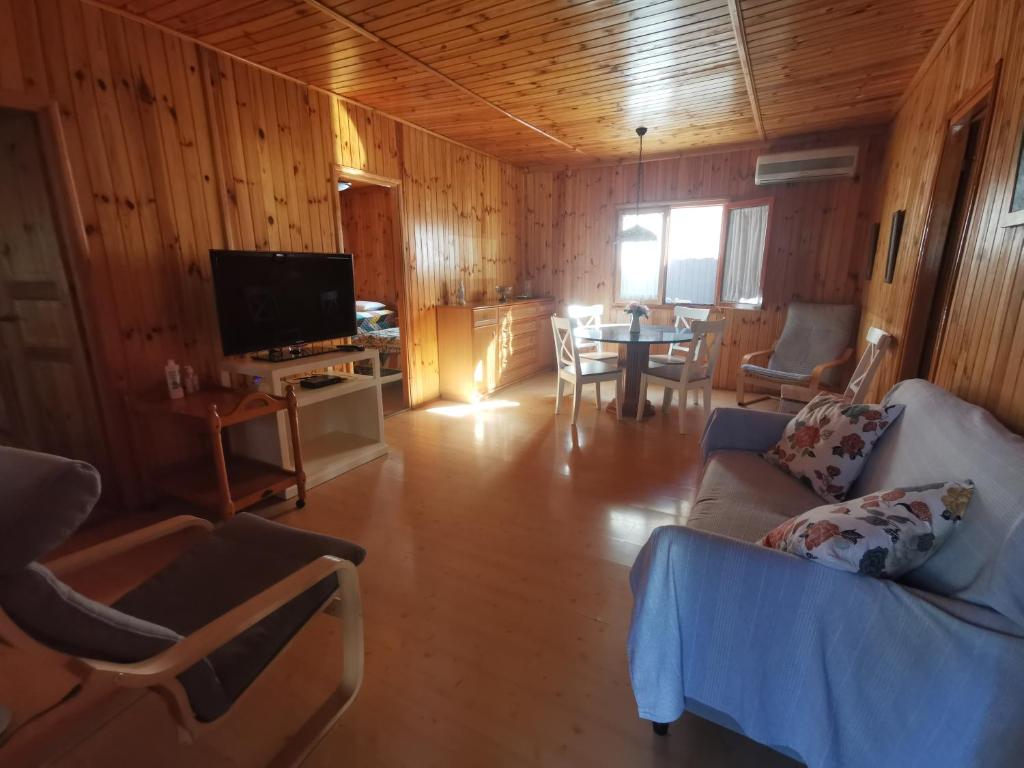 Bungalow con piscina en camping privado cerca de la playa de Torre del Mar Ideal familias photo 1