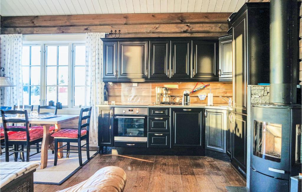 Awesome Home In Sjusjen With 3 Bedrooms, Internet And Jacuzzi photo 3