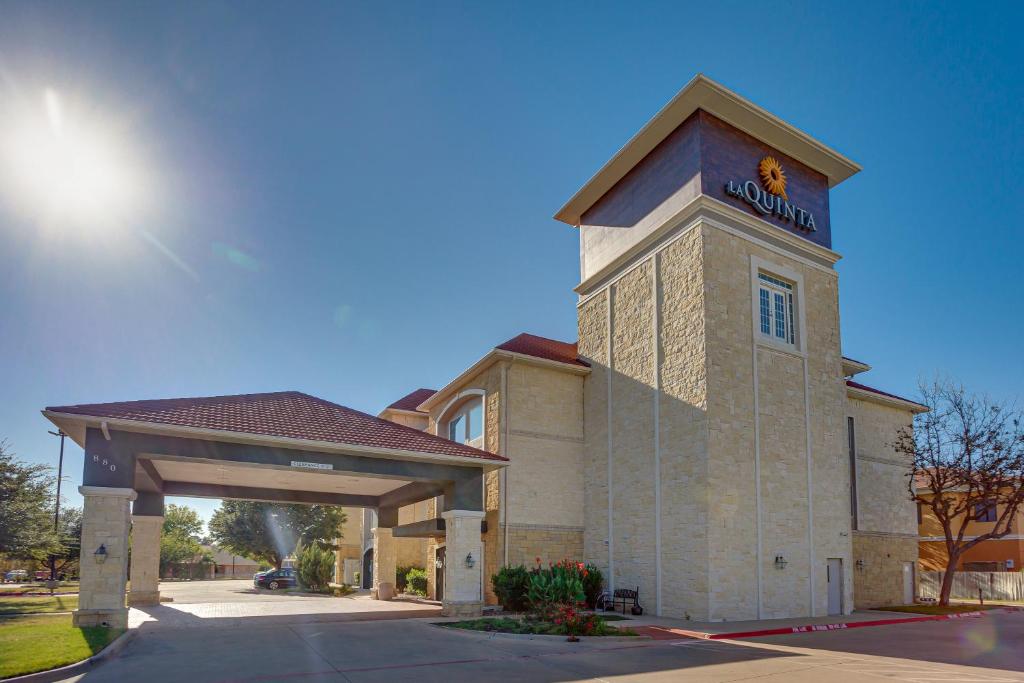 La Quinta by Wyndham Granbury photo 1