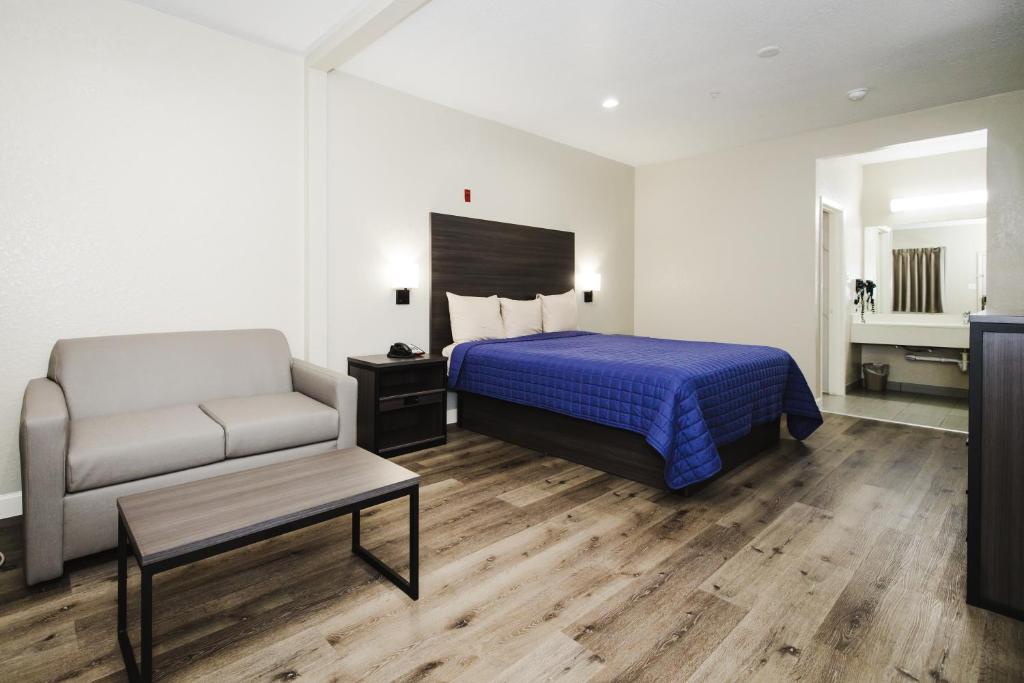 Winchester Inn & Suites Humble/IAH/North Houston image