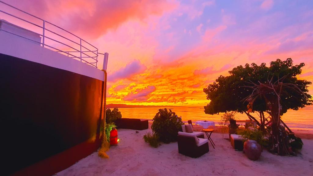 Bluemare EcoHotel Frente a la playa Ensendada photo 1