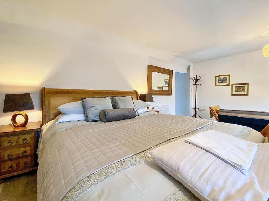 House 1905 - Self Catering Serviced Apartment - Tap to explore photos