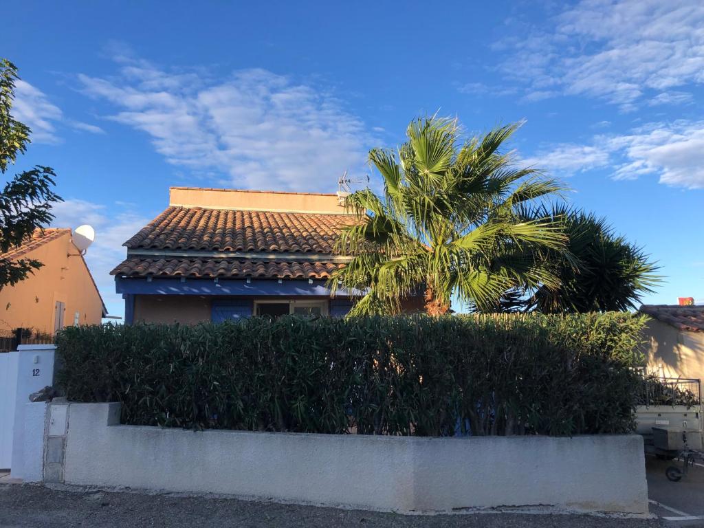 De la Clape à la mer mon petit pavillon labellisé - f2- piscine commune - wifi gratuit- parking privé - arrivee autonome - 800 m plage - grande terrasse abritée vent -