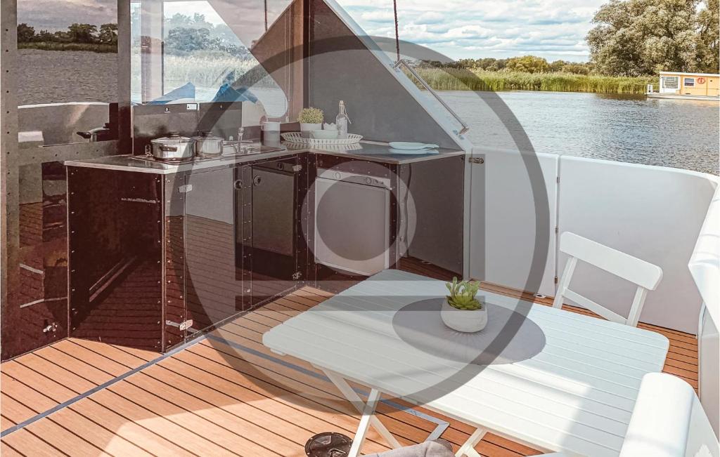 Amazing Ship-boat In Havelsee With 1 Bedrooms photo 1