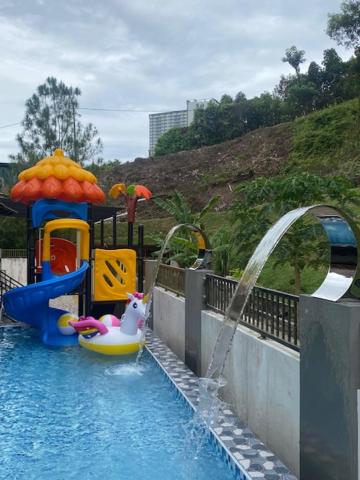 Villa 16pax 3BR with Spa Pool n Pool Table near SPICE ARENA