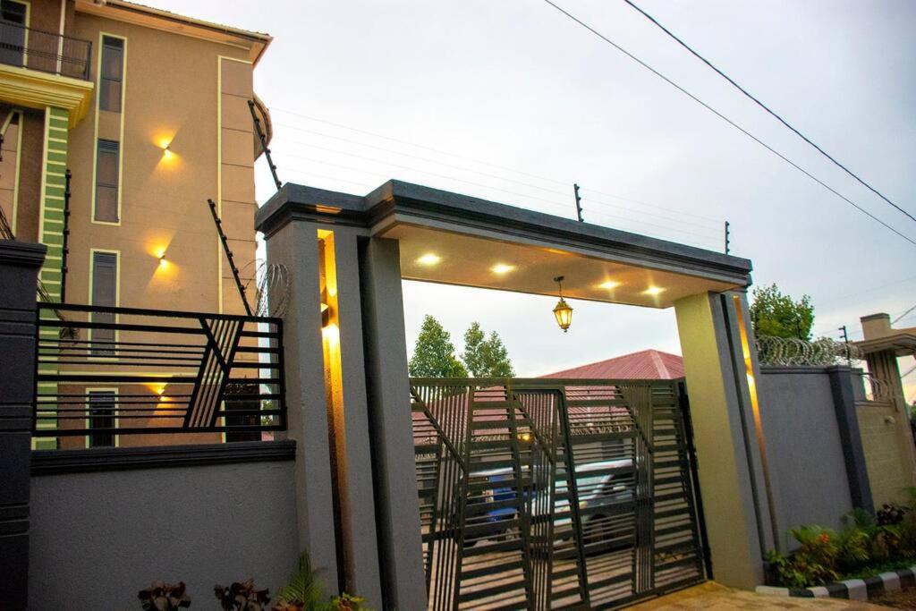 Secure cozy getaway near Kampala business district photo 2