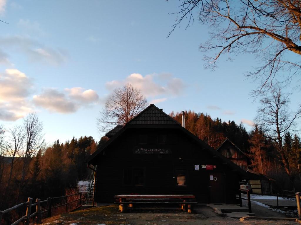 koča na pikovem photo 4