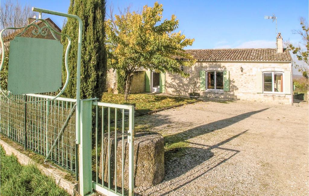Stunning Home In Saint-mard-de-guron With 6 Bedrooms, Jacuzzi And Heated Swimming Pool photo 2