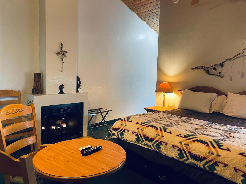 Whispering Pines Lodge - Tap to explore photos