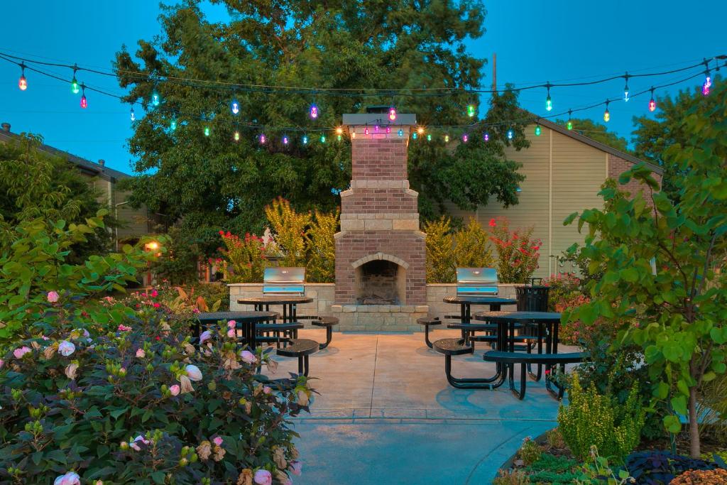 OU Sooner, Pool & Gym, BBQ, Netflix, 100mb Internet, LG Washer & Dryer, Close to OU! photo 1