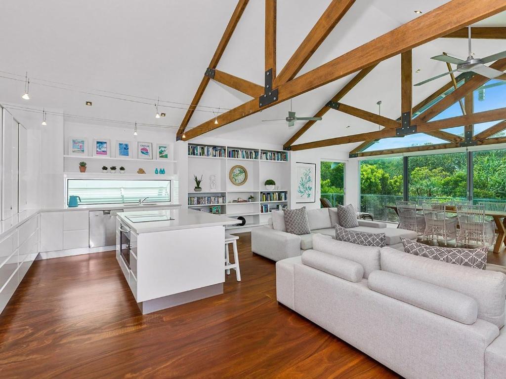 Stunning Beachfront On She oak photo 2