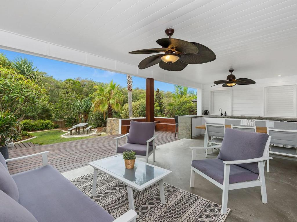 Stunning Beachfront On She oak photo 1