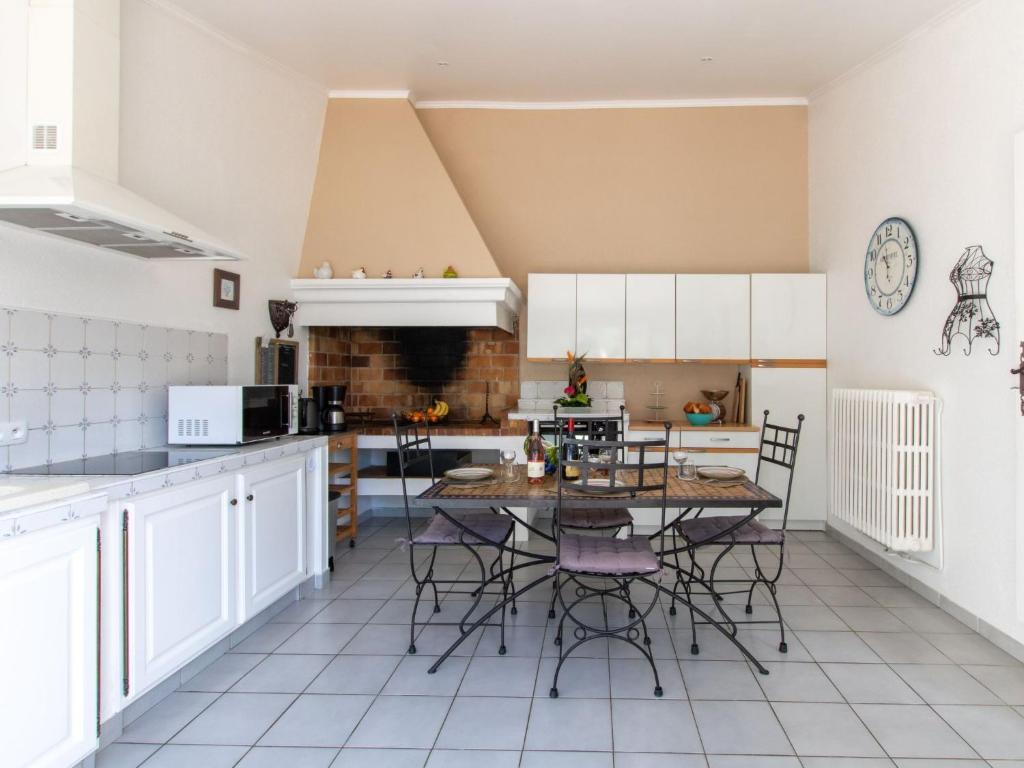 Holiday Home Les Amandiers - MZN100 by Interhome photo 2