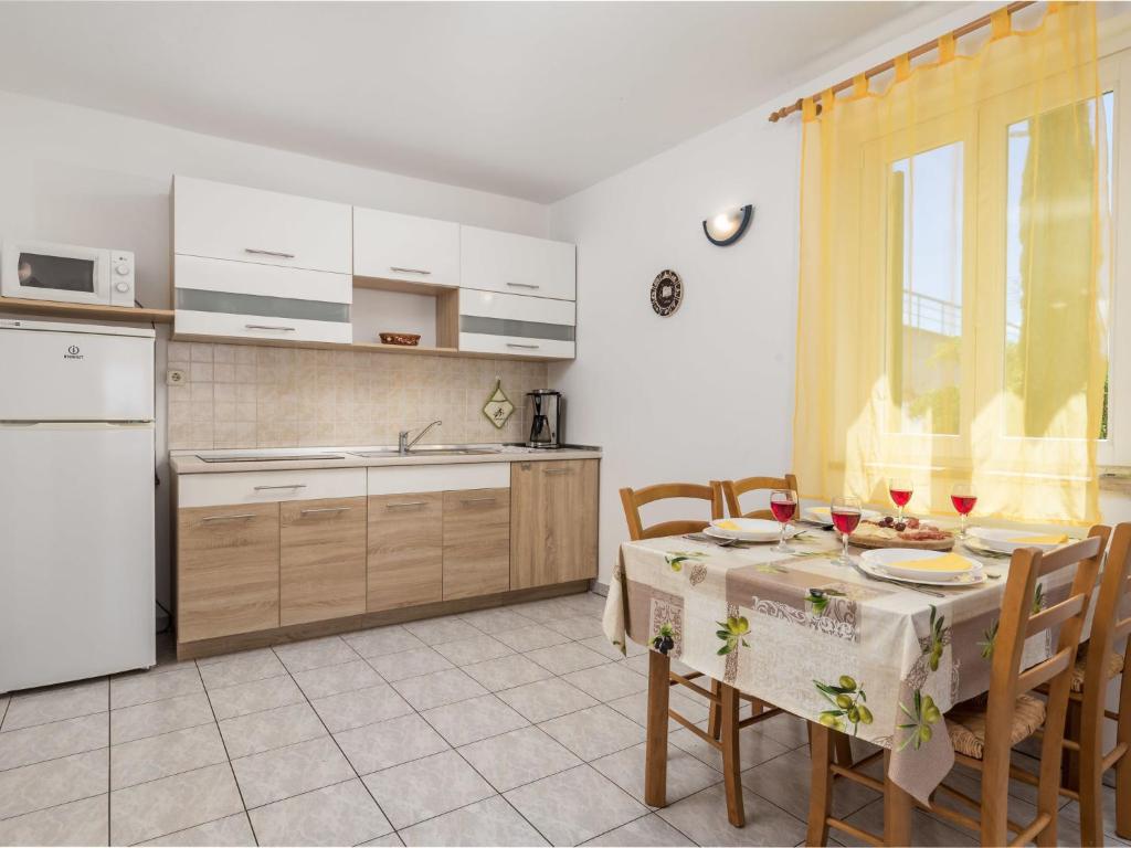 Apartment Marina - SNJ102 by Interhome photo 4
