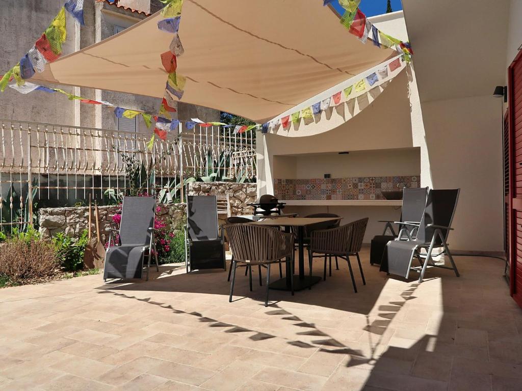 Apartment Viva-by the sea-garden & terraces by Interhome photo 2