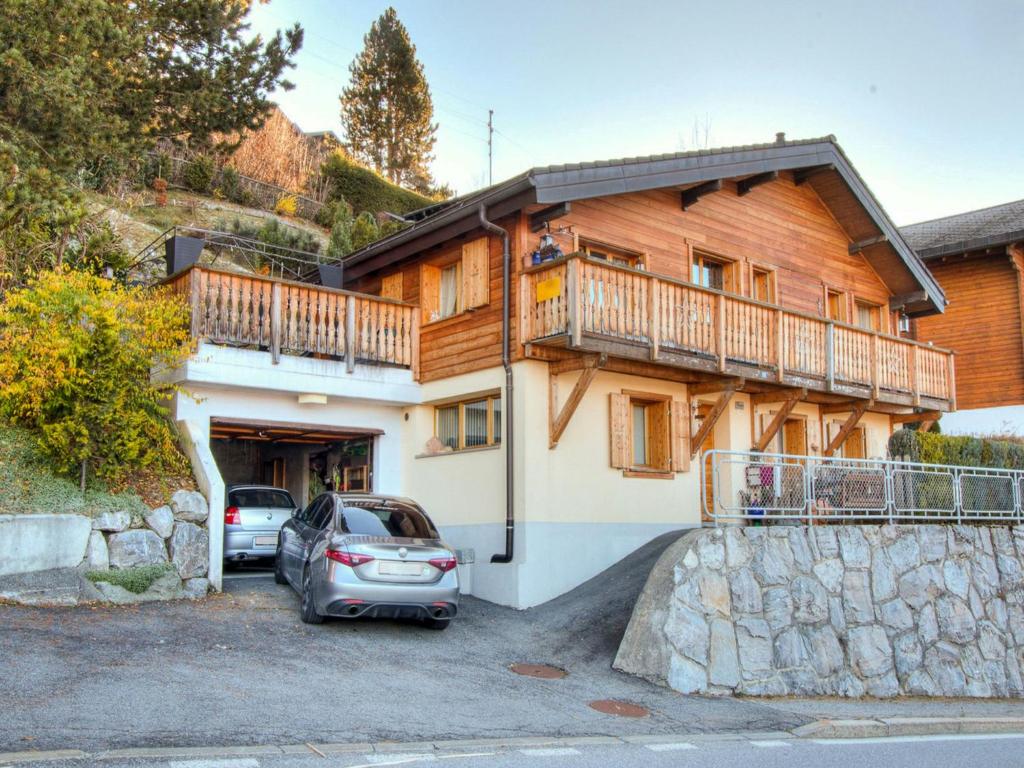 Chalet Le Dahu by Interhome