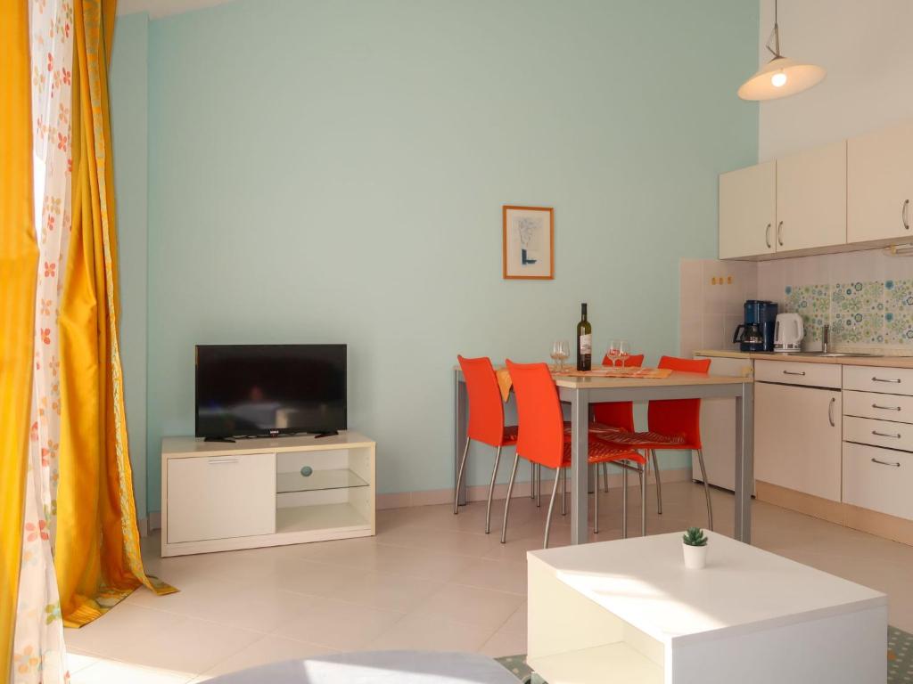 Apartment Elena - SNJ115 by Interhome photo 2
