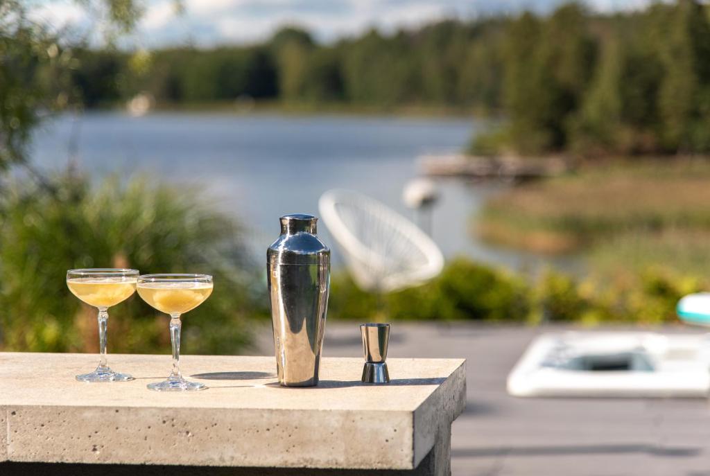 Exclusive Lakefront Mansion with pools in Stockholm photo 2