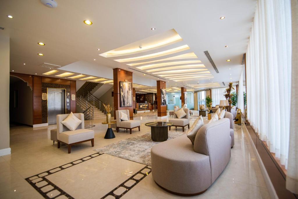 Granada Palace Inn Serviced Apartments - Tap to explore photos
