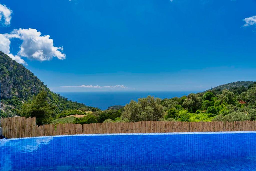 2 Bedroom Private Villa with Infinity Pool and Sea View photo 3