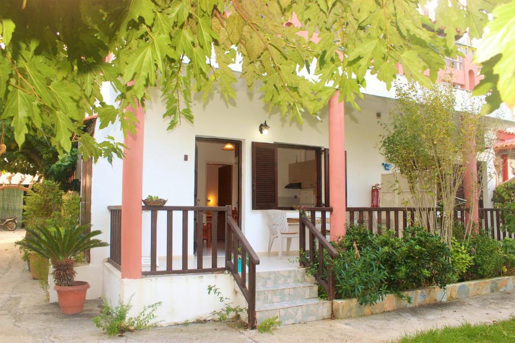 Maria's Apartments photo 3