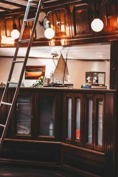 AMAZING PRIVATE LUXURY BOAT ACCOMMODATION photo 4