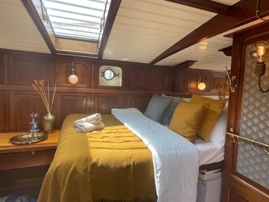 AMAZING PRIVATE LUXURY BOAT ACCOMMODATION photo 2
