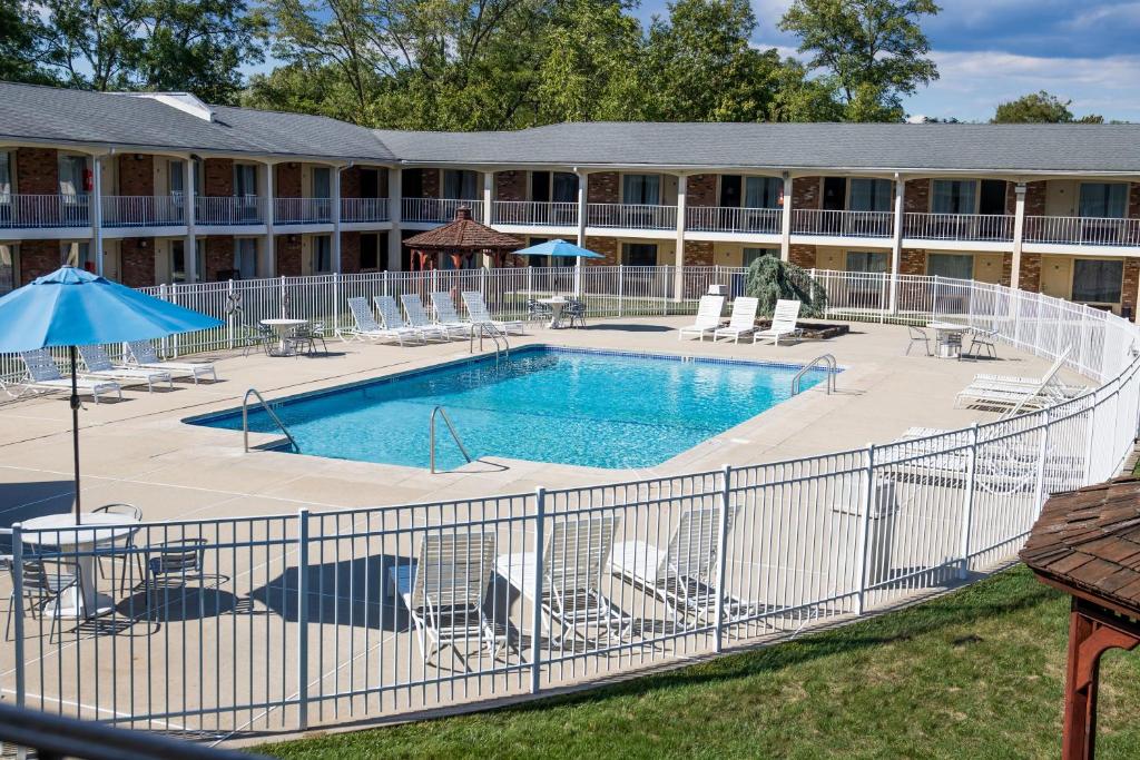 Crystal Inn Eatontown image