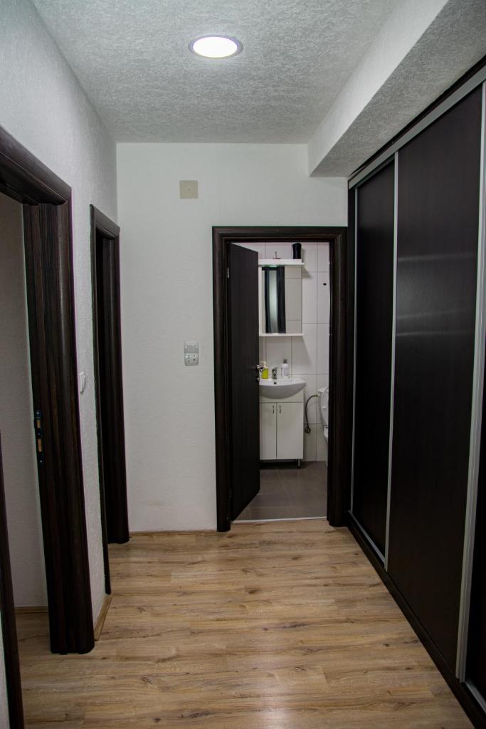 Apartman u mirnom delu grada photo 3
