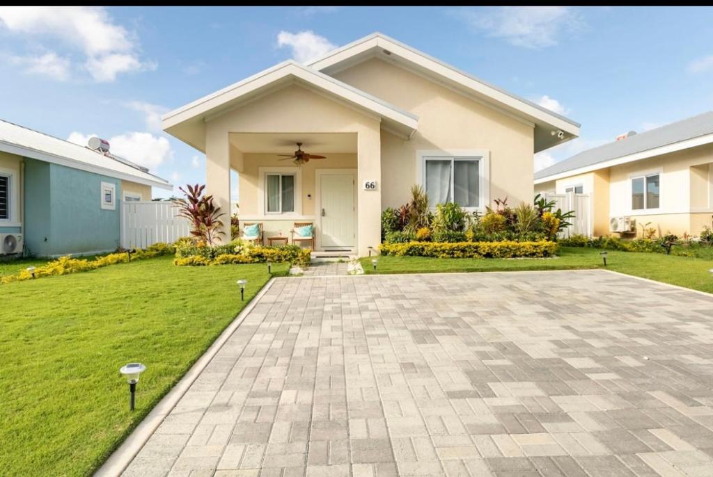 Natty’s Cozy Beach house in Hanover Jamaica photo 3