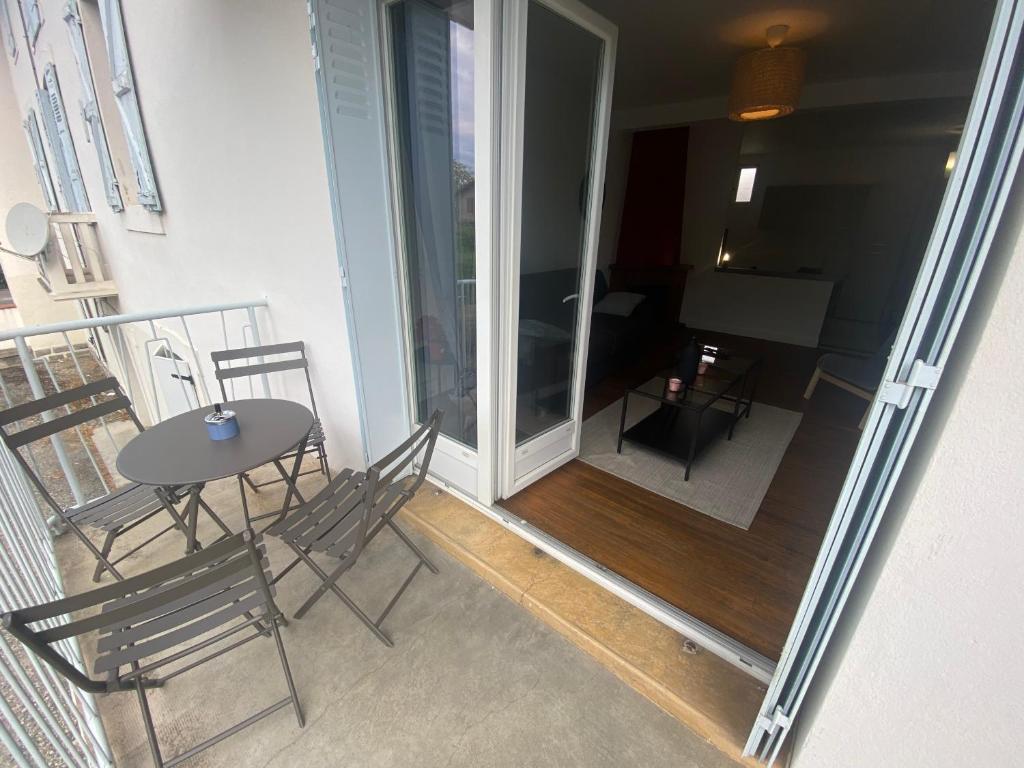 Fabuleux T3 de 85 m2, situé au calme avec grand parking gratuit privé ,Fibre wifi photo 3