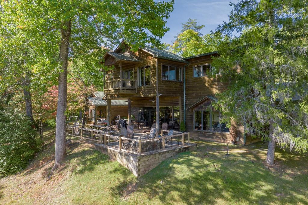 Mountain View Lodge Helen! Luxury Retreat in Downtown Helen! photo 1