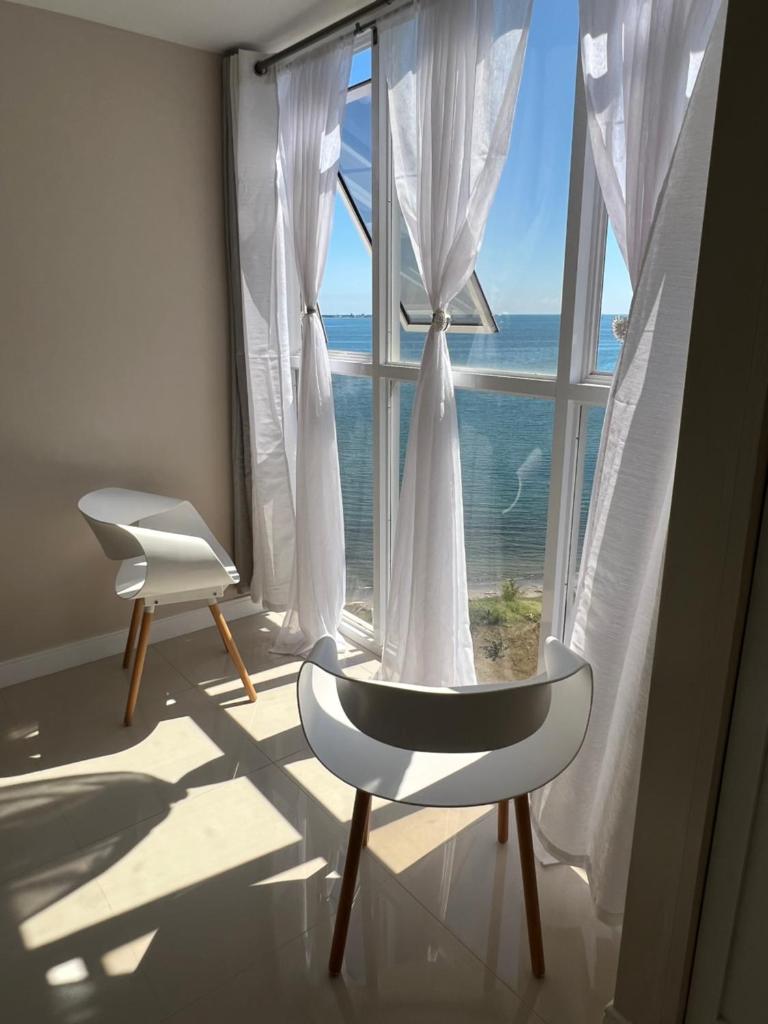 Large Luxurious Beach Front 1 Bedroom at Bayfront Villa photo 3