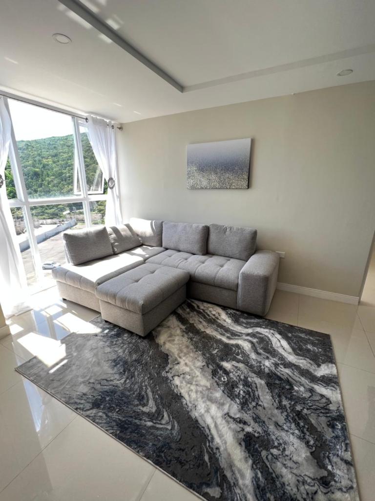 Large Luxurious Beach Front 1 Bedroom at Bayfront Villa photo 1