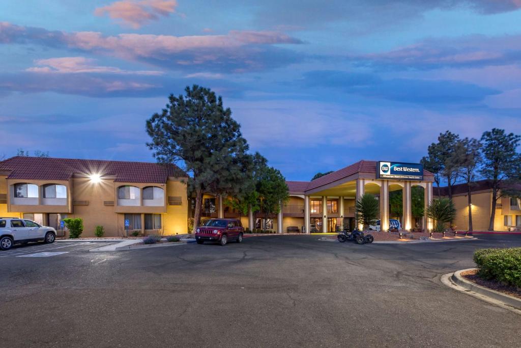 Best Western Airport Albuquerque InnSuites Hotel & Suites image