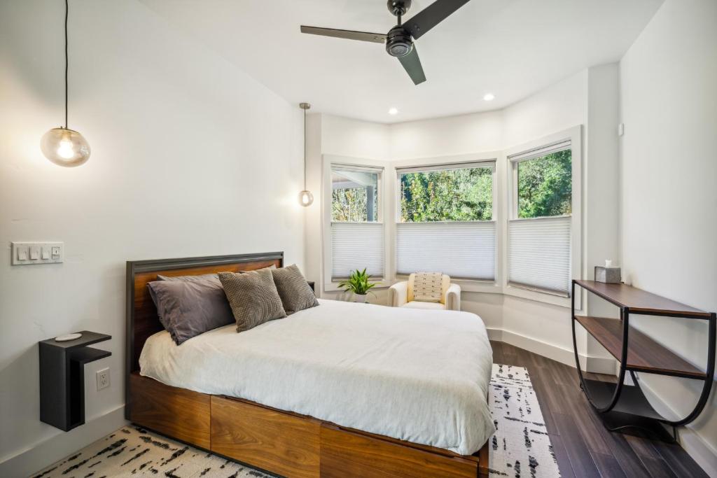 Luxury River Home - Pets Stay Free photo 3