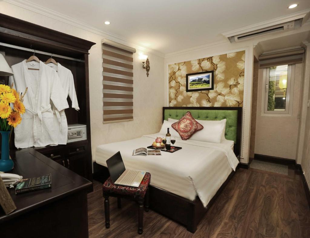 Golden Sail Hotel