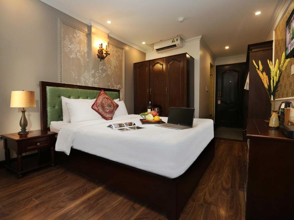Golden Sail Hotel