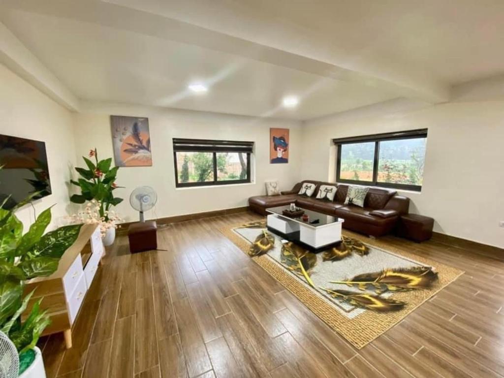 Sunrise Villa - Venue Travel