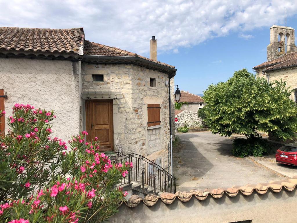 Gîte la Serre - Maison de village au calme et au cœur des plus beaux sites ardéchois photo 3