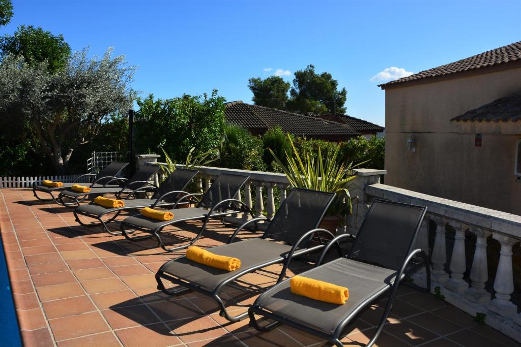 Villa Sitges Ilusión 15 minutes by car from Sitges Sleeps 16 people XXL swimming pool photo 1