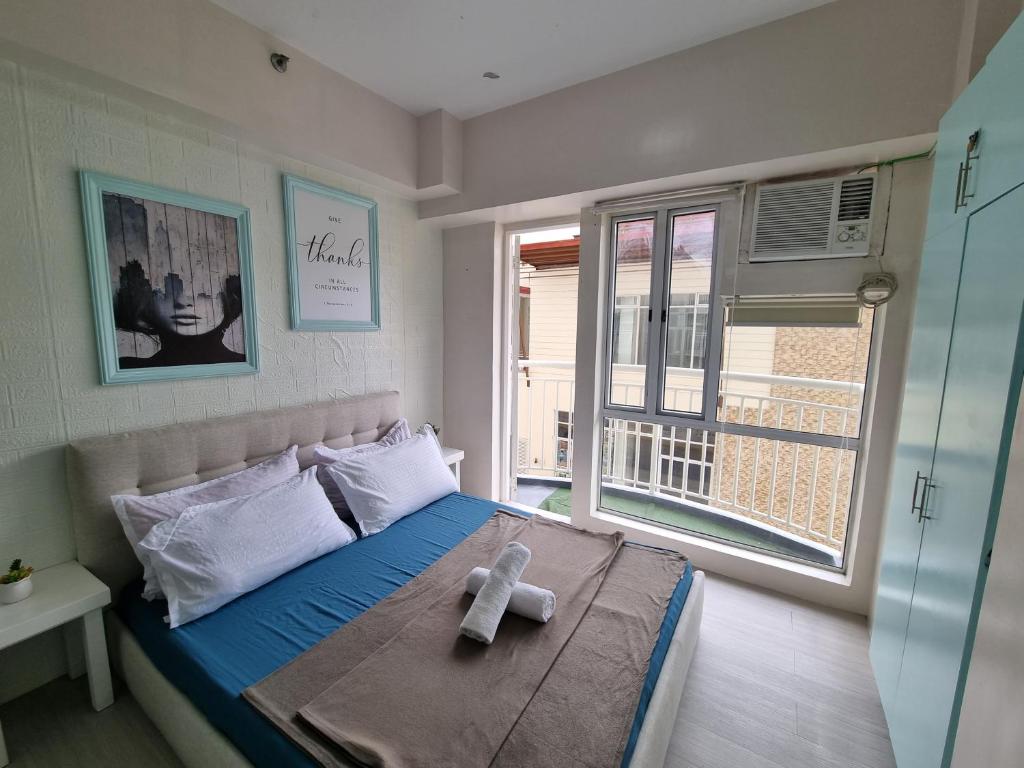 4 pax Tagaytay Prime Staycation WIFI NETFLIX and light cooking FREE VIEWDECK photo 1