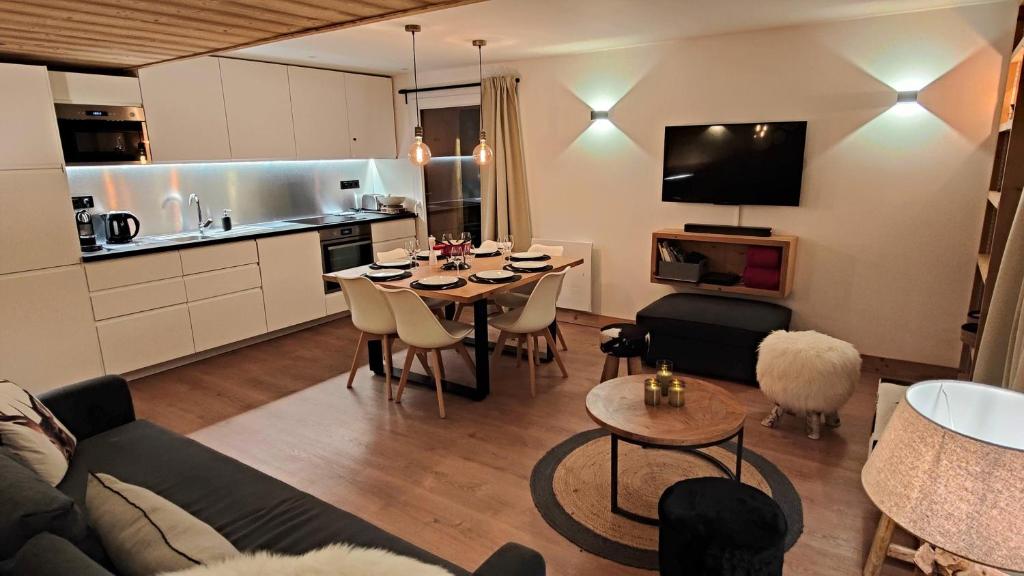 Le Chaberton, rénové en 2021, pied des pistes et spa photo 2